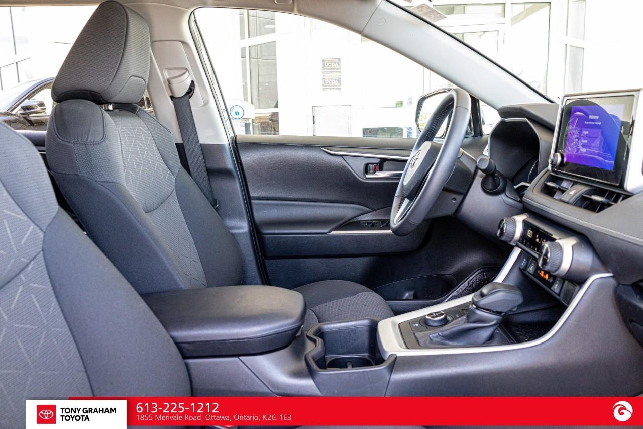 2024 Toyota RAV4 Hybrid XLE Photo