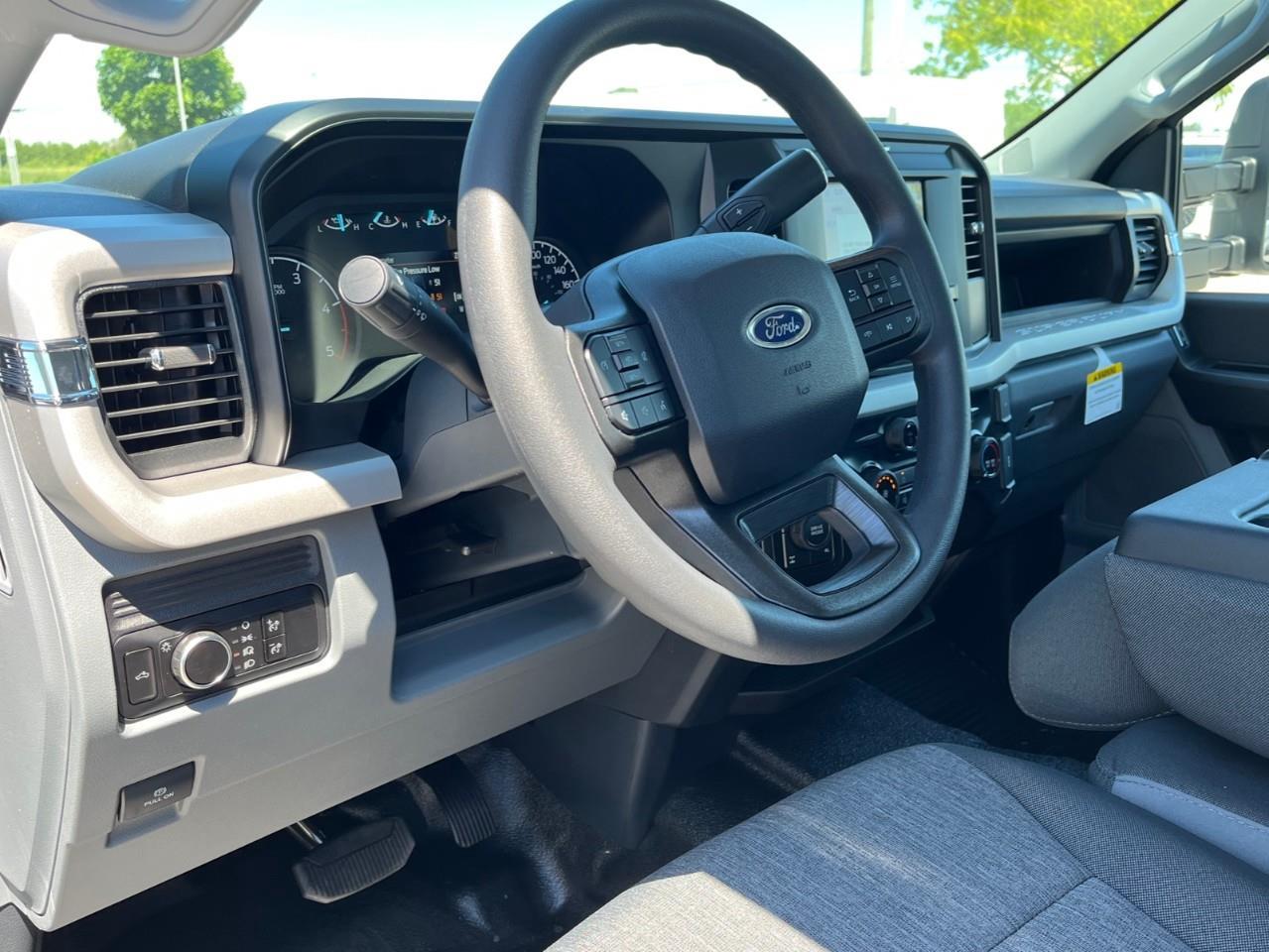 2026 Ford F-350 XL Photo