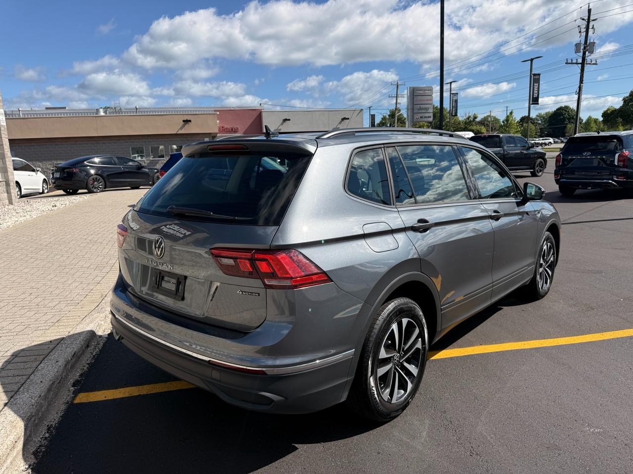 2024 Volkswagen Tiguan Trendline Photo2