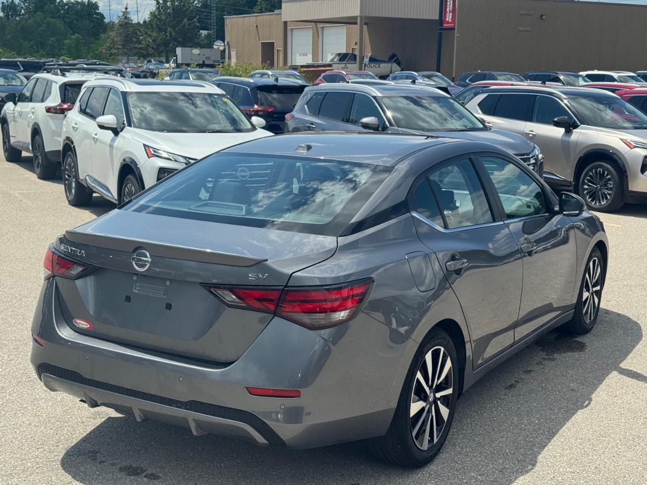 2022 Nissan Sentra SV CVT Photo2