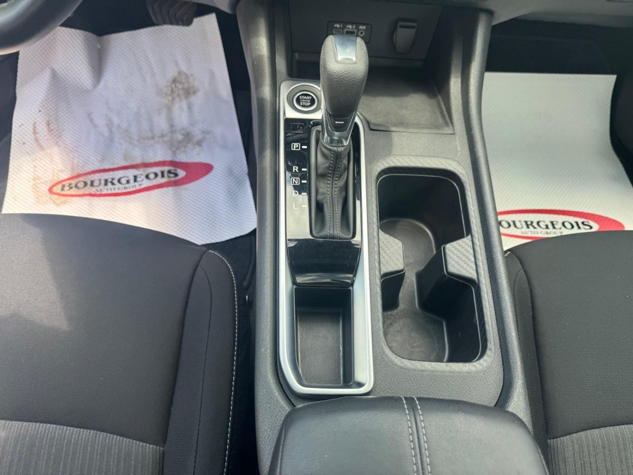 2022 Nissan Sentra SV CVT Photo