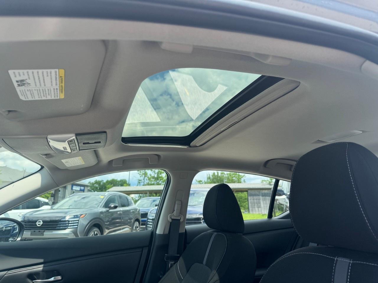 2022 Nissan Sentra SV CVT Photo
