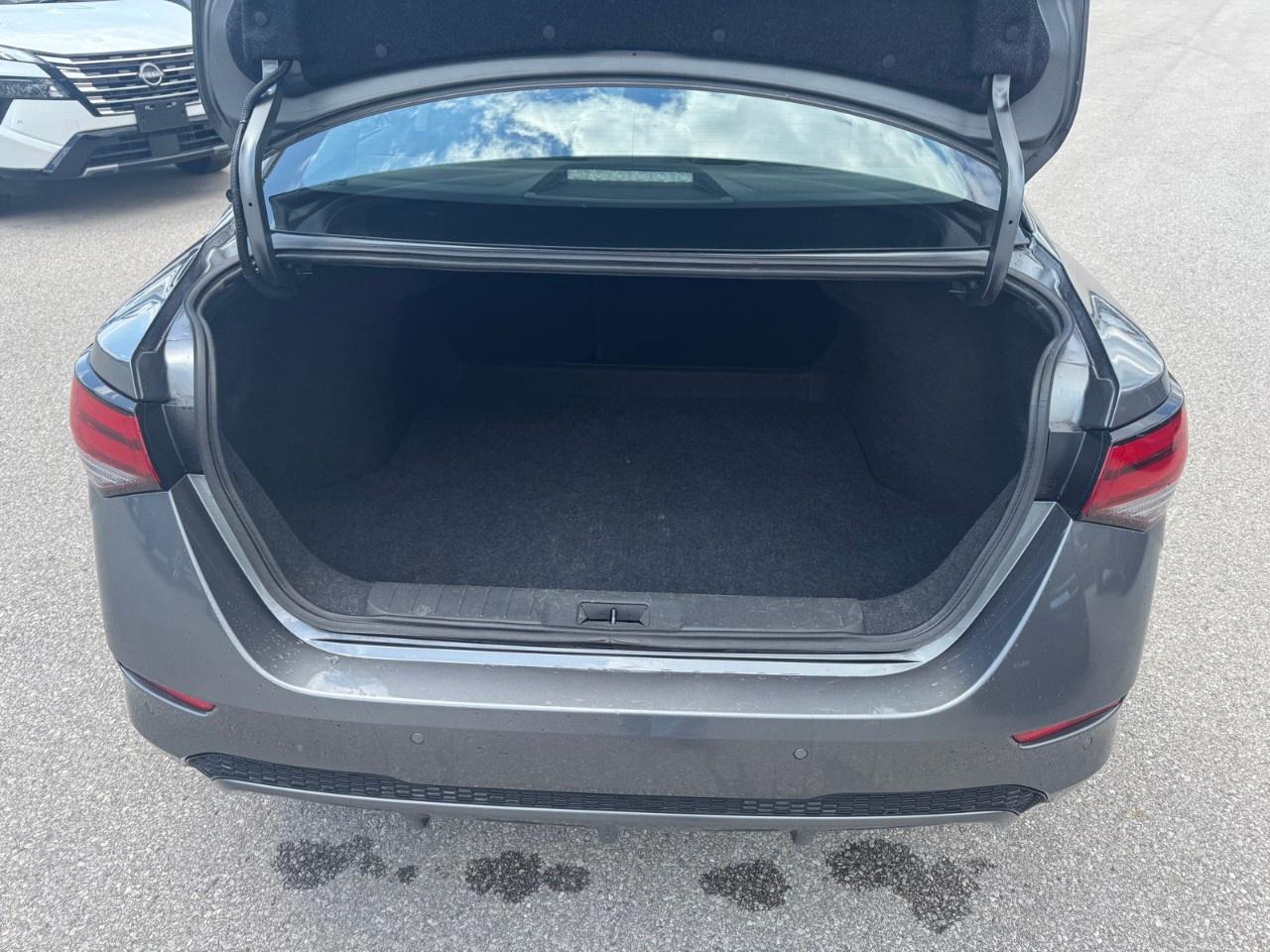 2022 Nissan Sentra SV CVT Photo