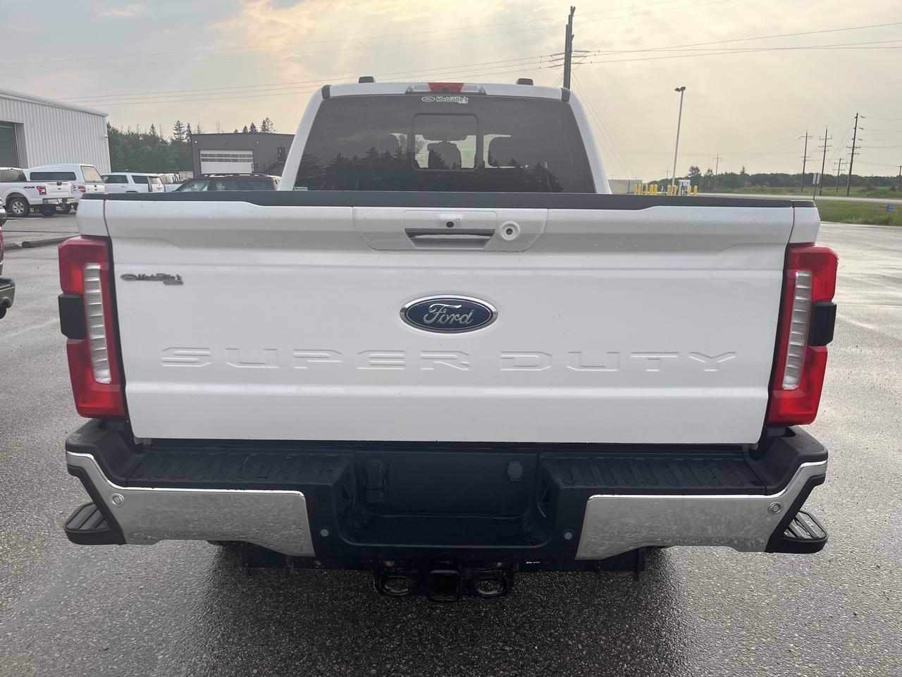 2023 Ford F-350 Super Duty SRW LARIAT 4WD CREW CAB 6.75' BOX Photo4