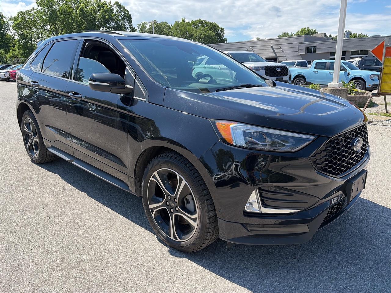 2022 Ford Edge ST AWD Photo2