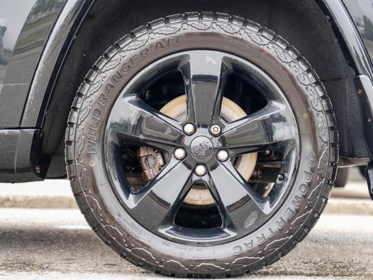 2014 Jeep Grand Cherokee 4WD 4dr Laredo | SUN ROOF | LEATHER Photo