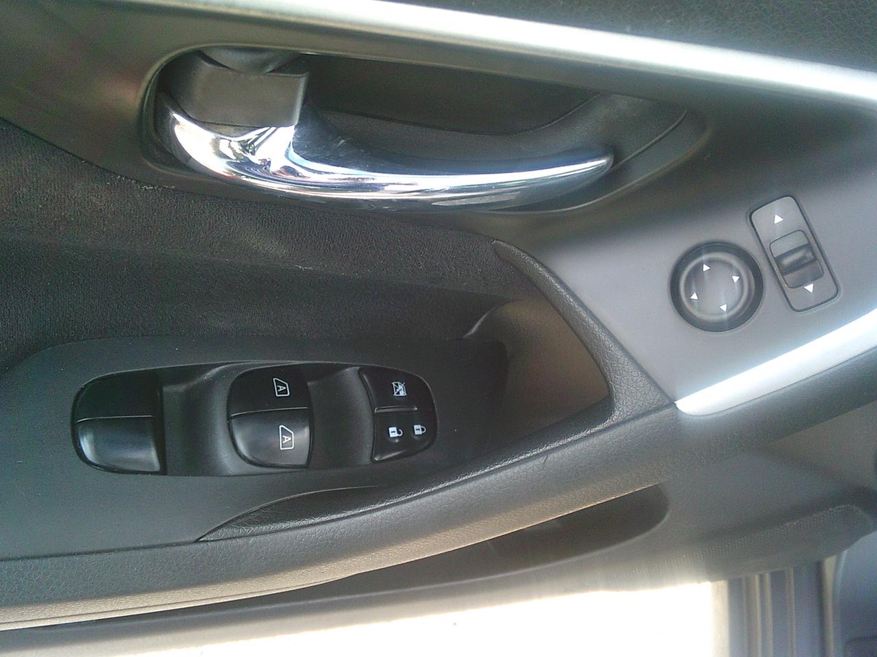 2015 Nissan Altima 4dr Sdn I4 CVT 2.5 SV Photo