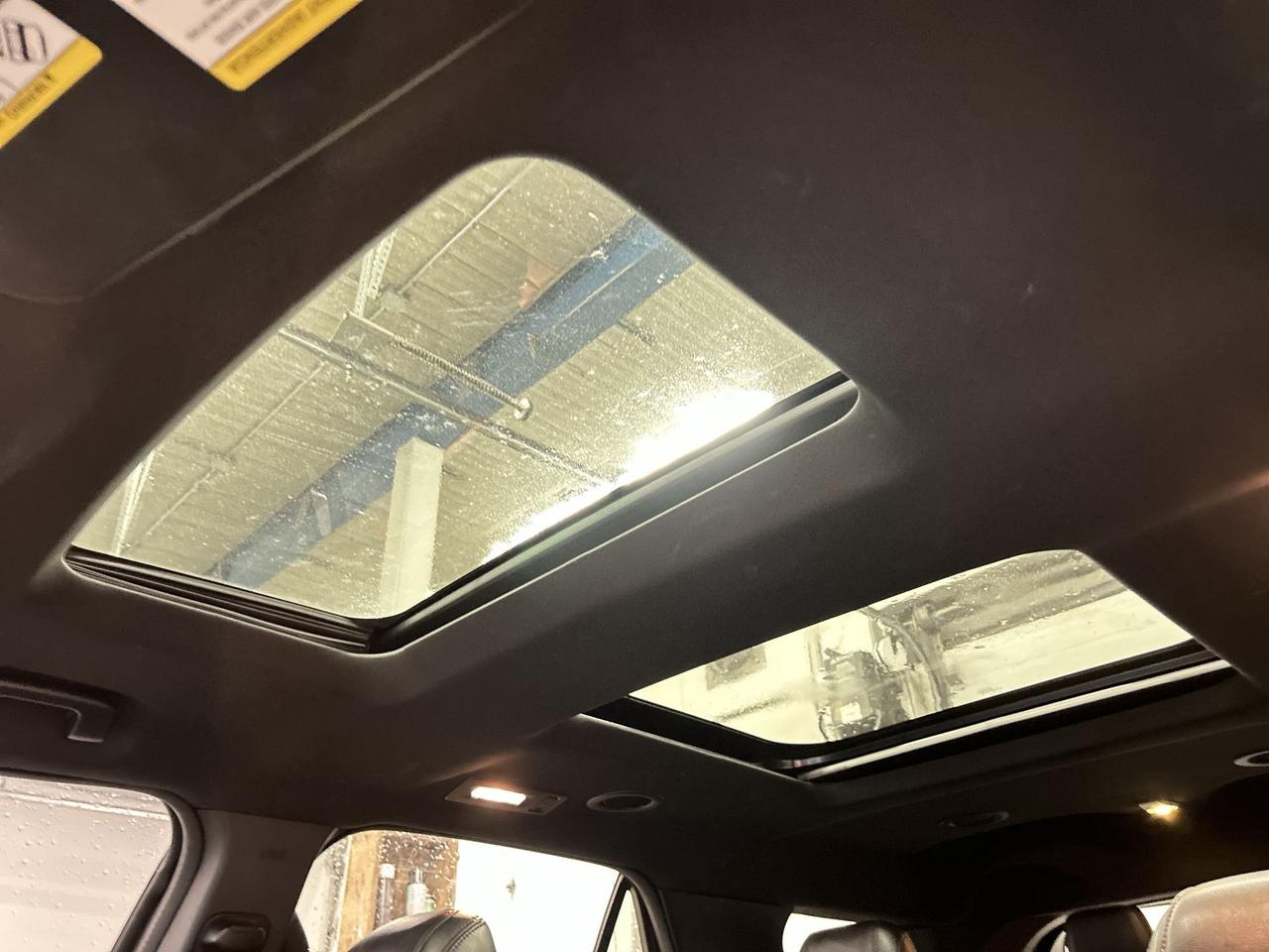 2017 Ford Explorer XLT AWD | 7-PASS | 290HP| HTD LEATHER| SUNROOF Photo2