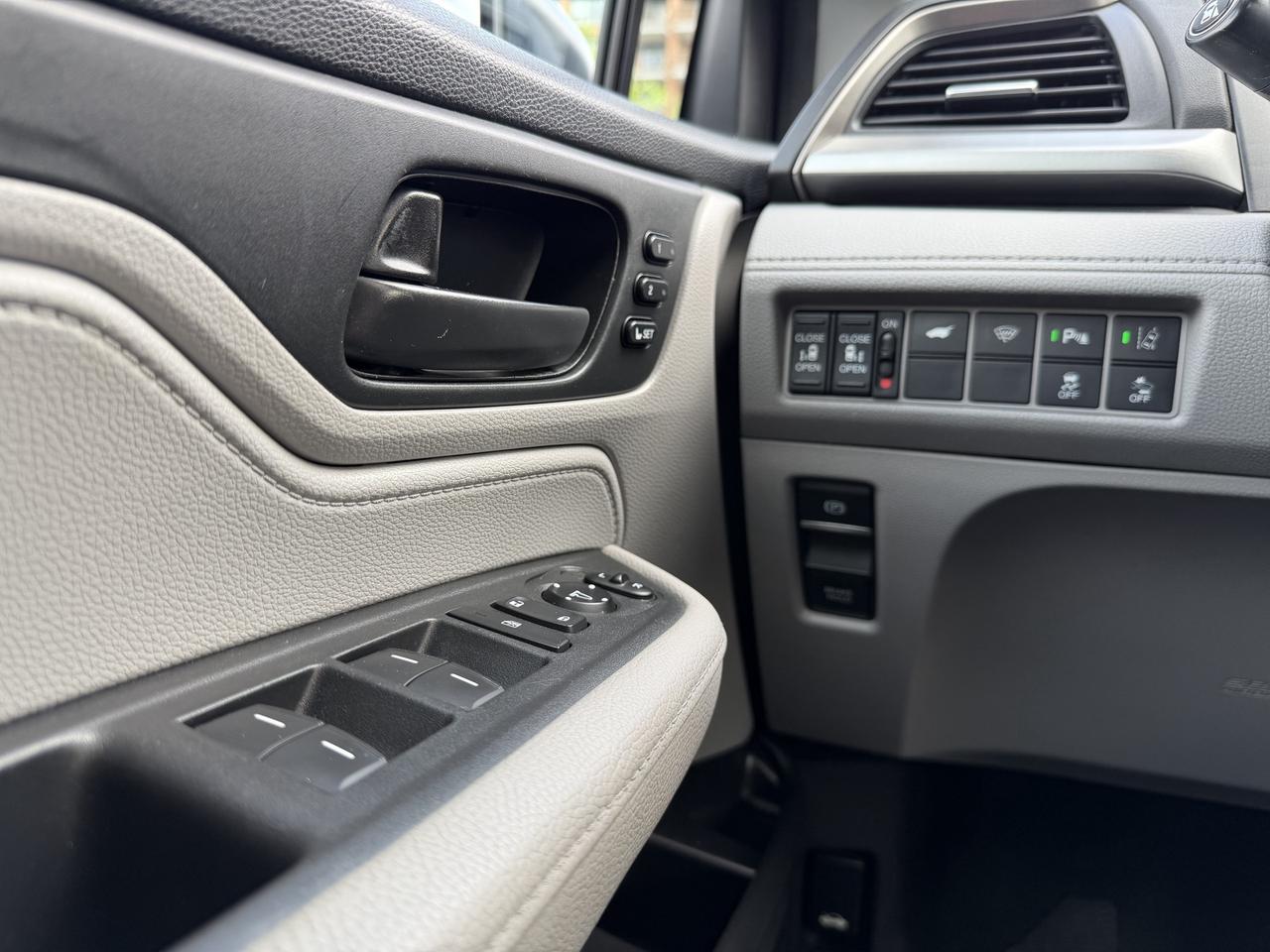 2018 Honda Odyssey EX-L RES Auto Photo