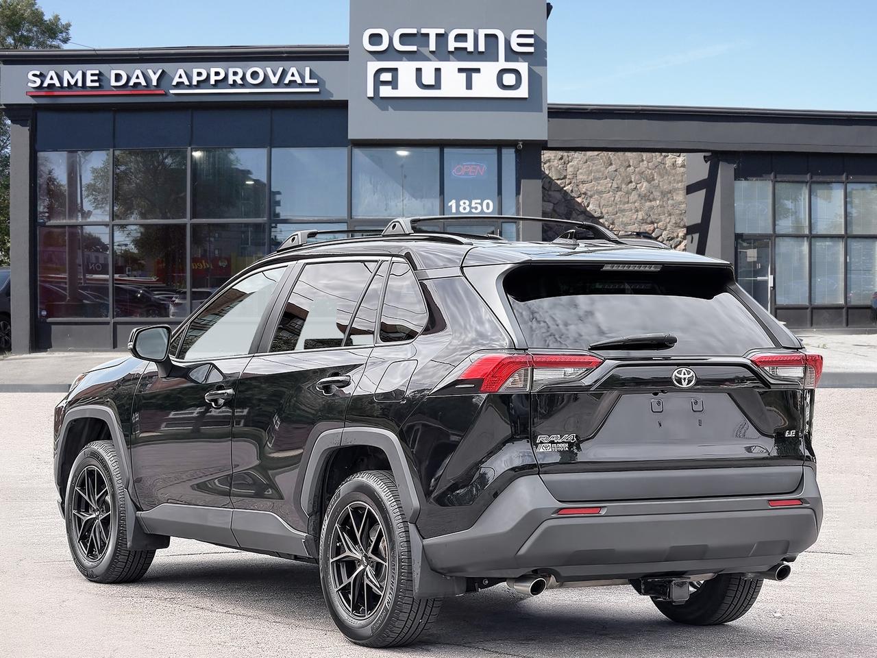 2021 Toyota RAV4 LE FWD Photo3