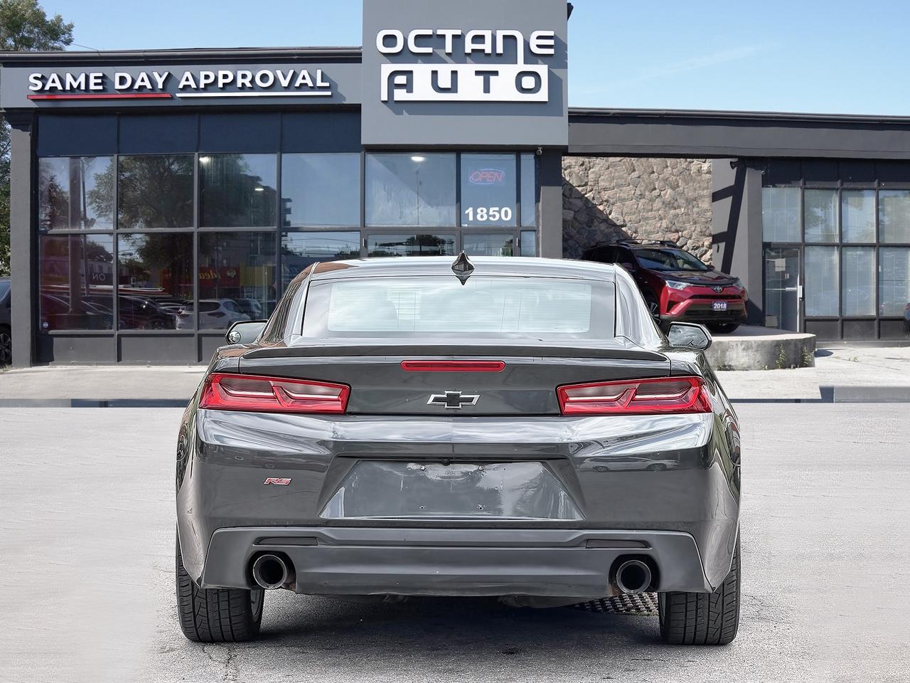 2017 Chevrolet Camaro 2dr Cpe 2LT Photo4