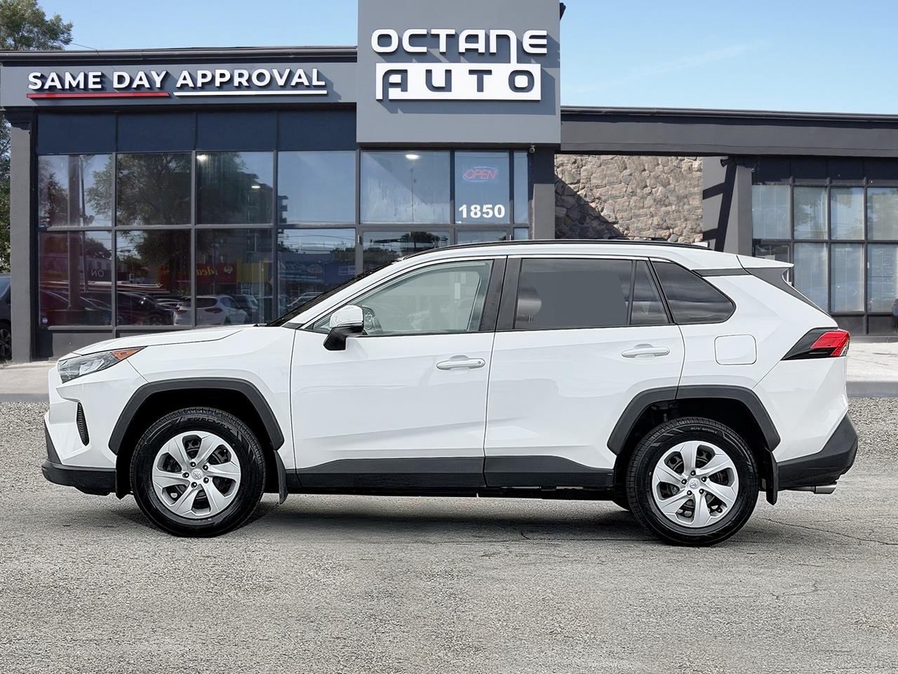 2020 Toyota RAV4 LE FWD Photo2