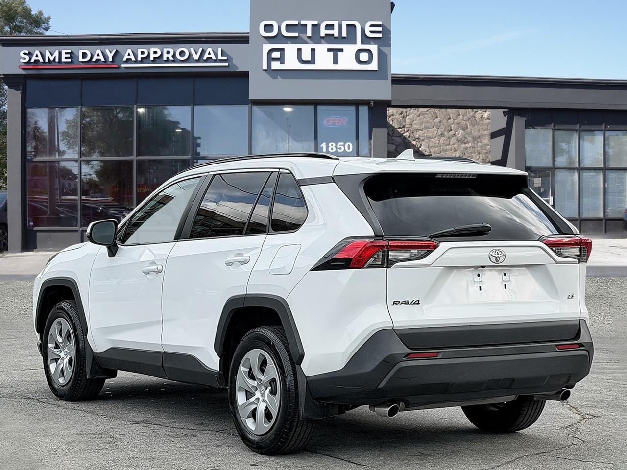 2020 Toyota RAV4 LE FWD Photo3