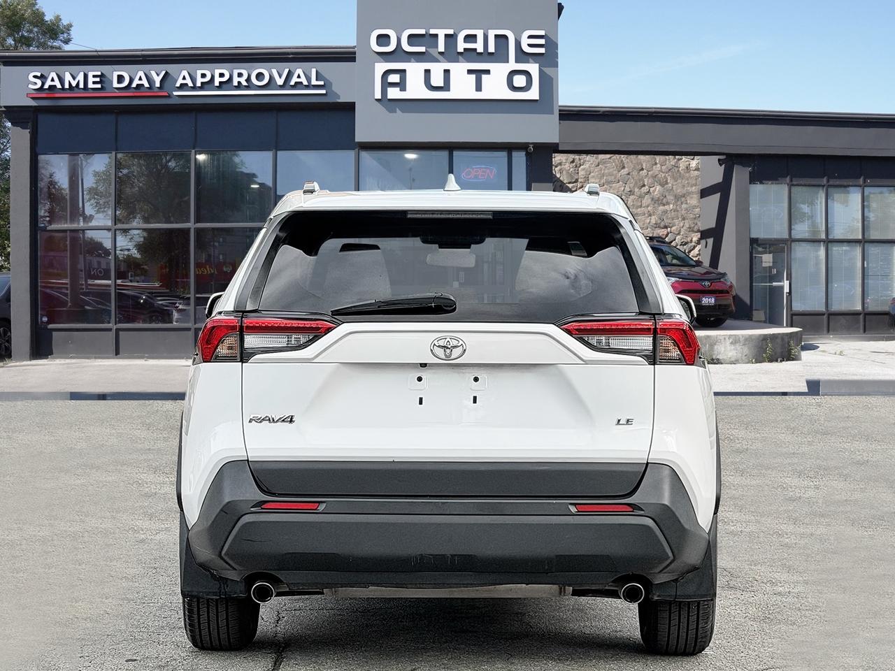 2020 Toyota RAV4 LE FWD Photo4