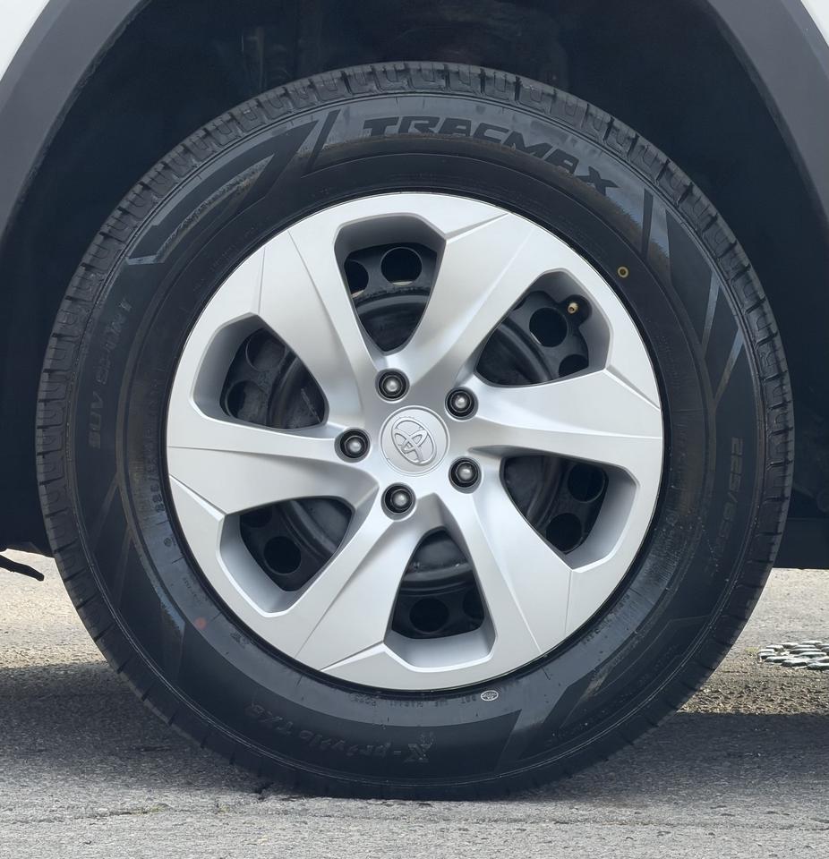 2020 Toyota RAV4 LE FWD Photo