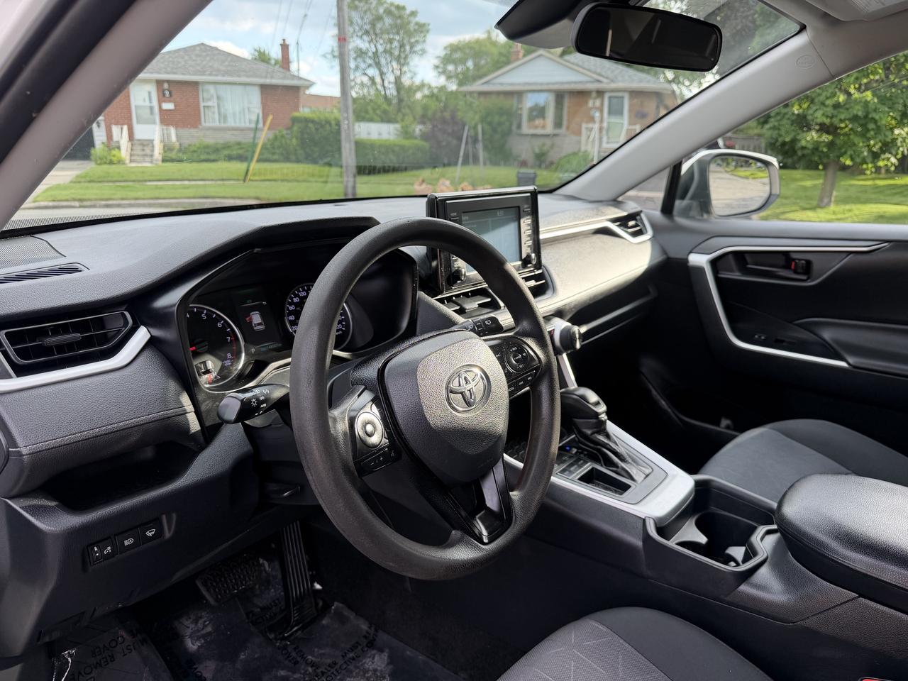 2020 Toyota RAV4 LE FWD Photo