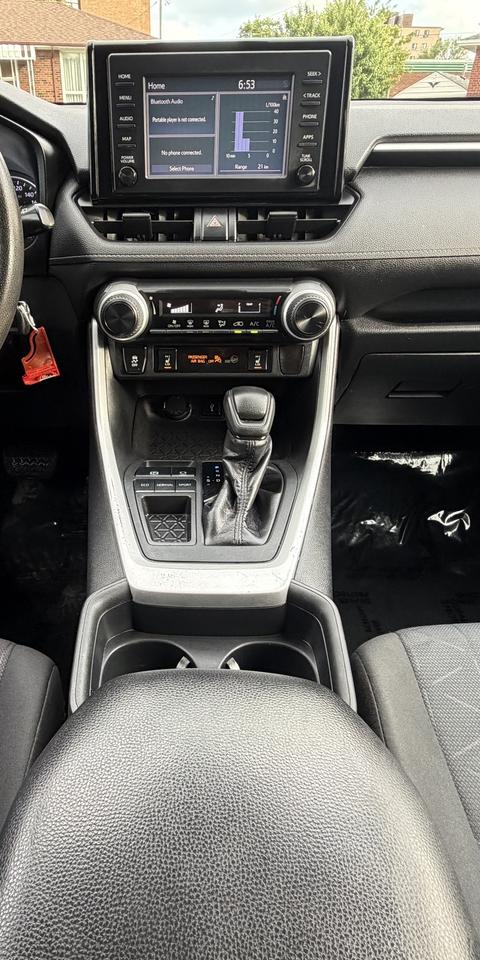 2020 Toyota RAV4 LE FWD Photo
