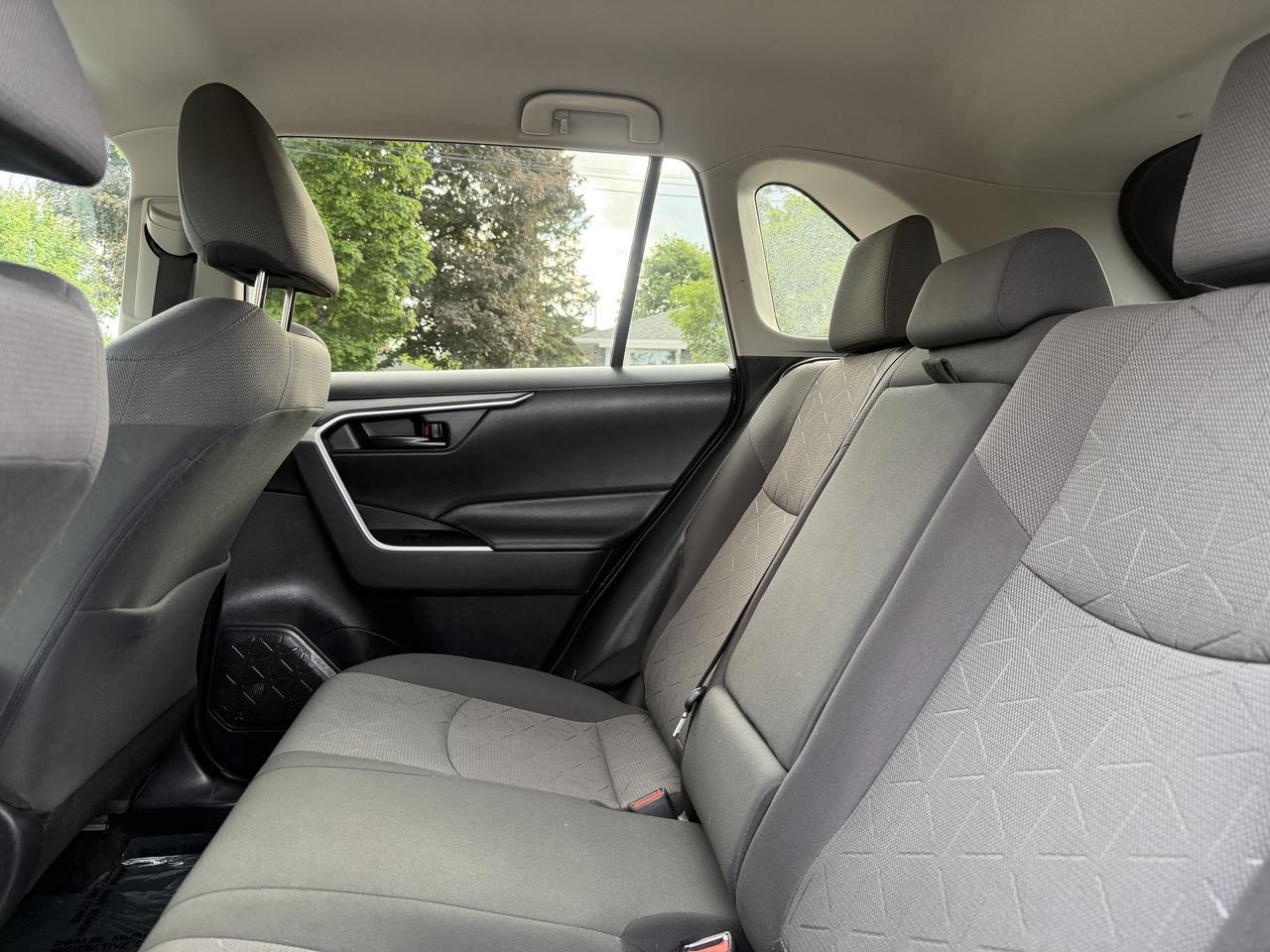2020 Toyota RAV4 LE FWD Photo