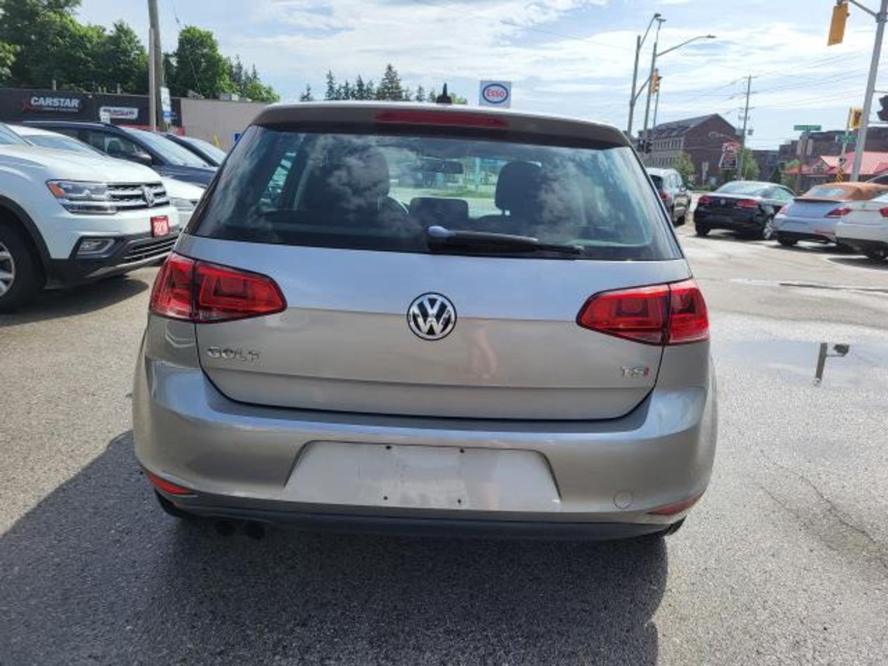 2016 Volkswagen Golf TRENDLINE Photo