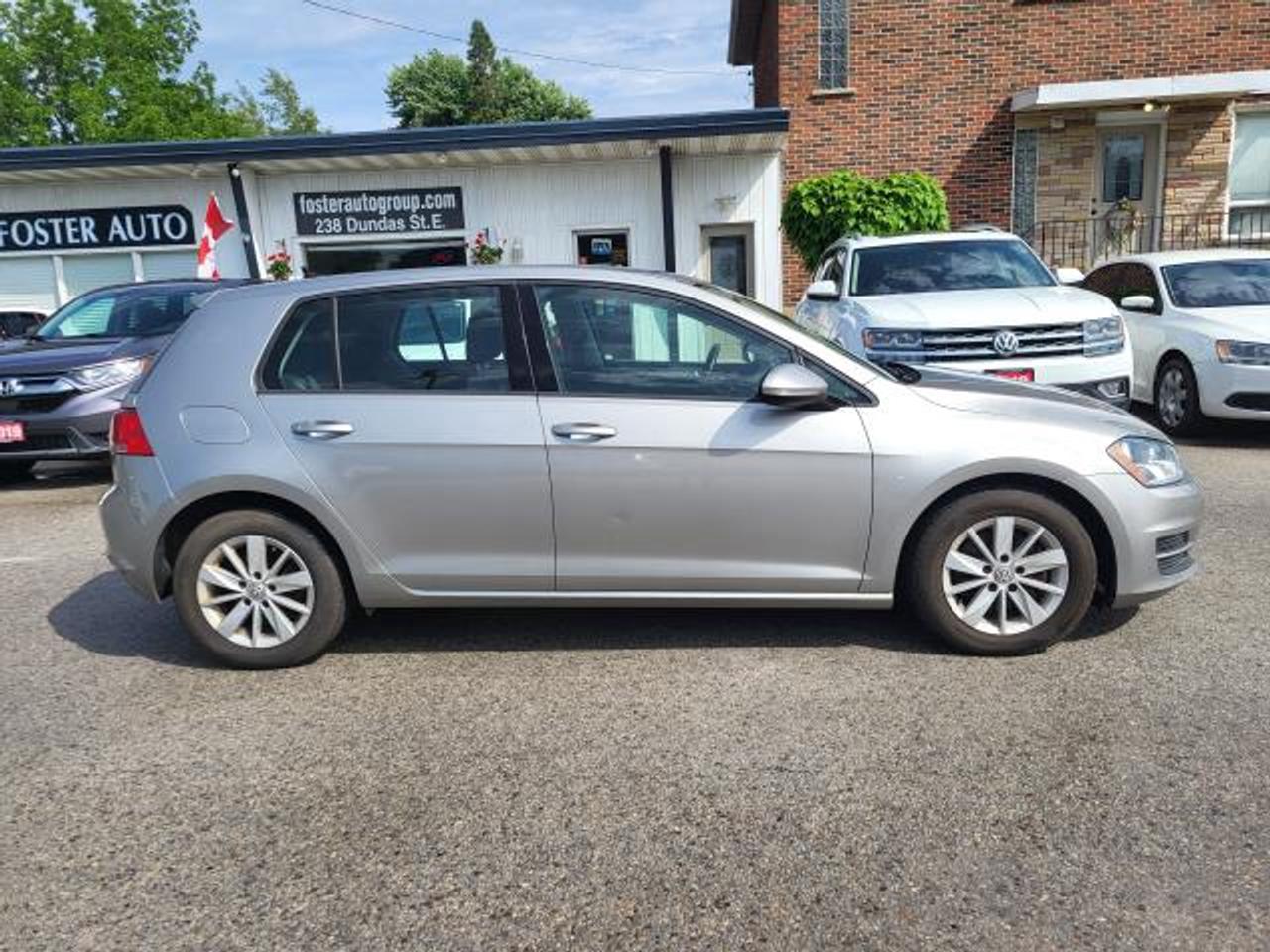 2016 Volkswagen Golf TRENDLINE Photo