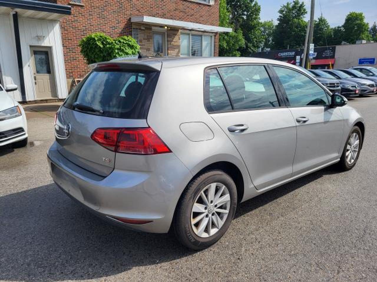 2016 Volkswagen Golf TRENDLINE Photo2