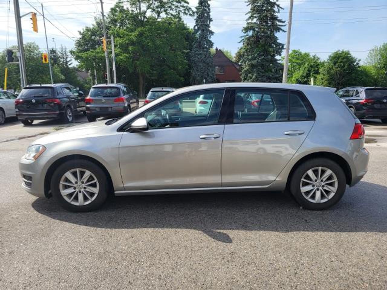 2016 Volkswagen Golf TRENDLINE Photo