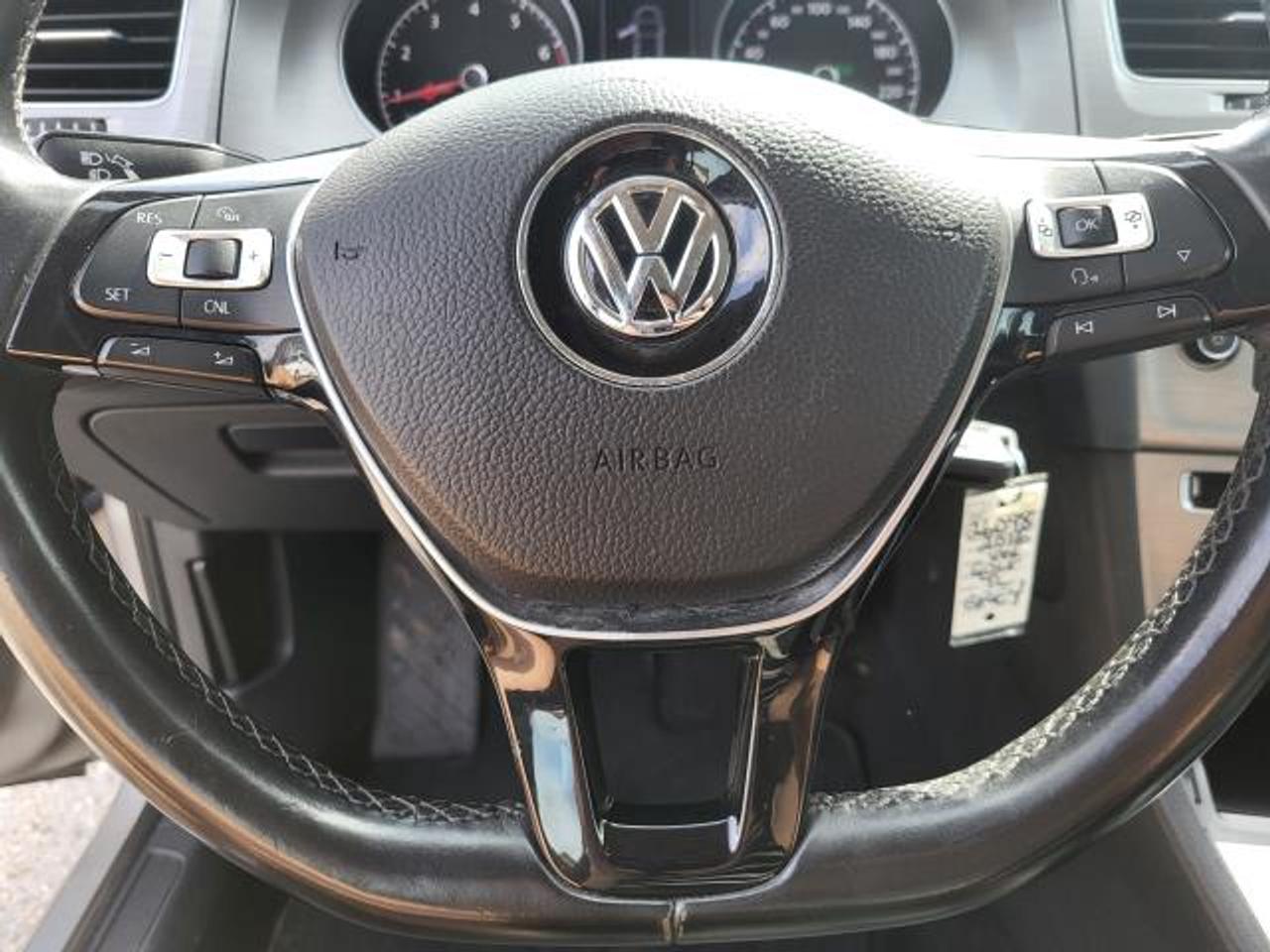 2016 Volkswagen Golf TRENDLINE Photo