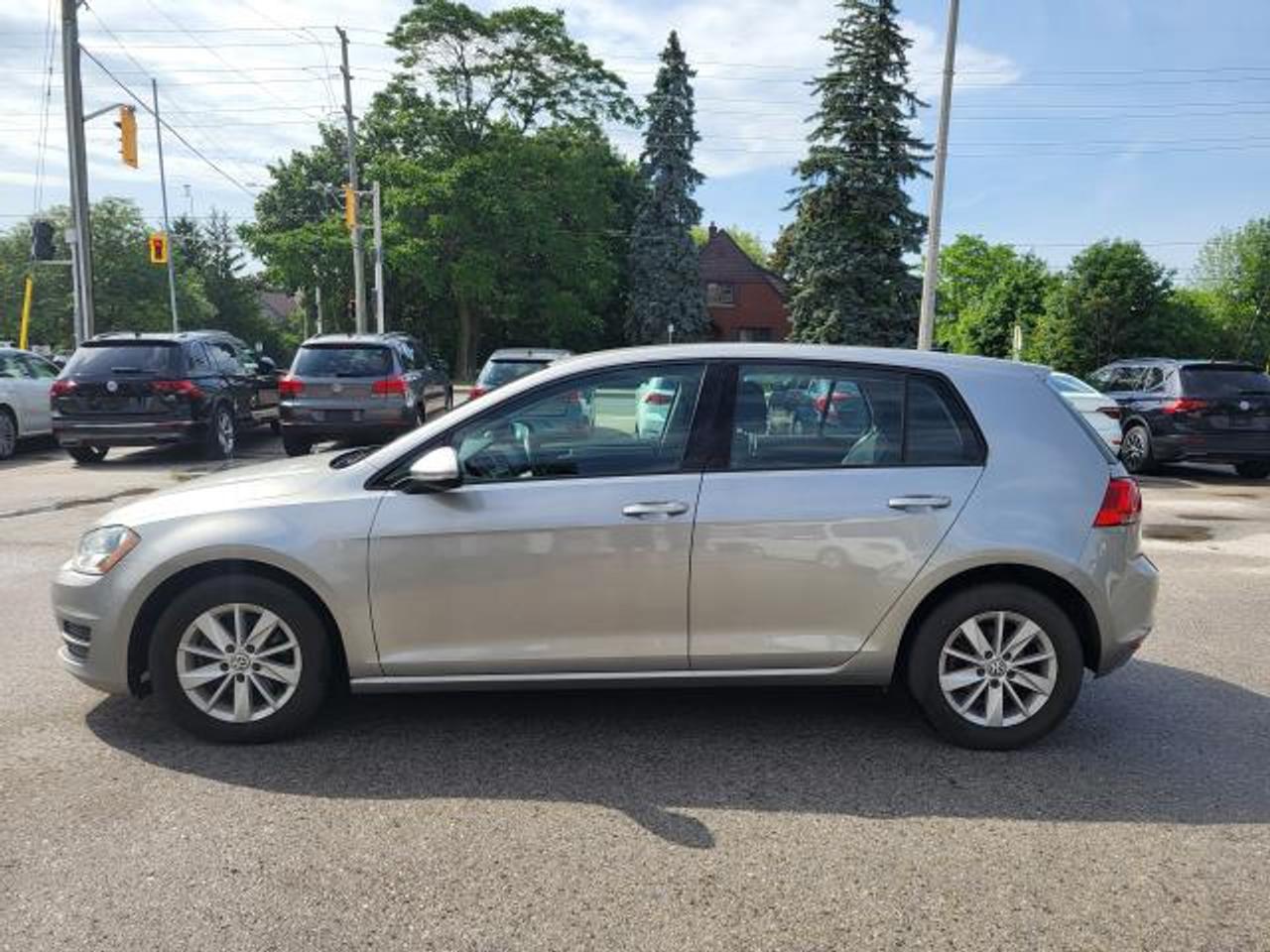 2016 Volkswagen Golf TRENDLINE Photo