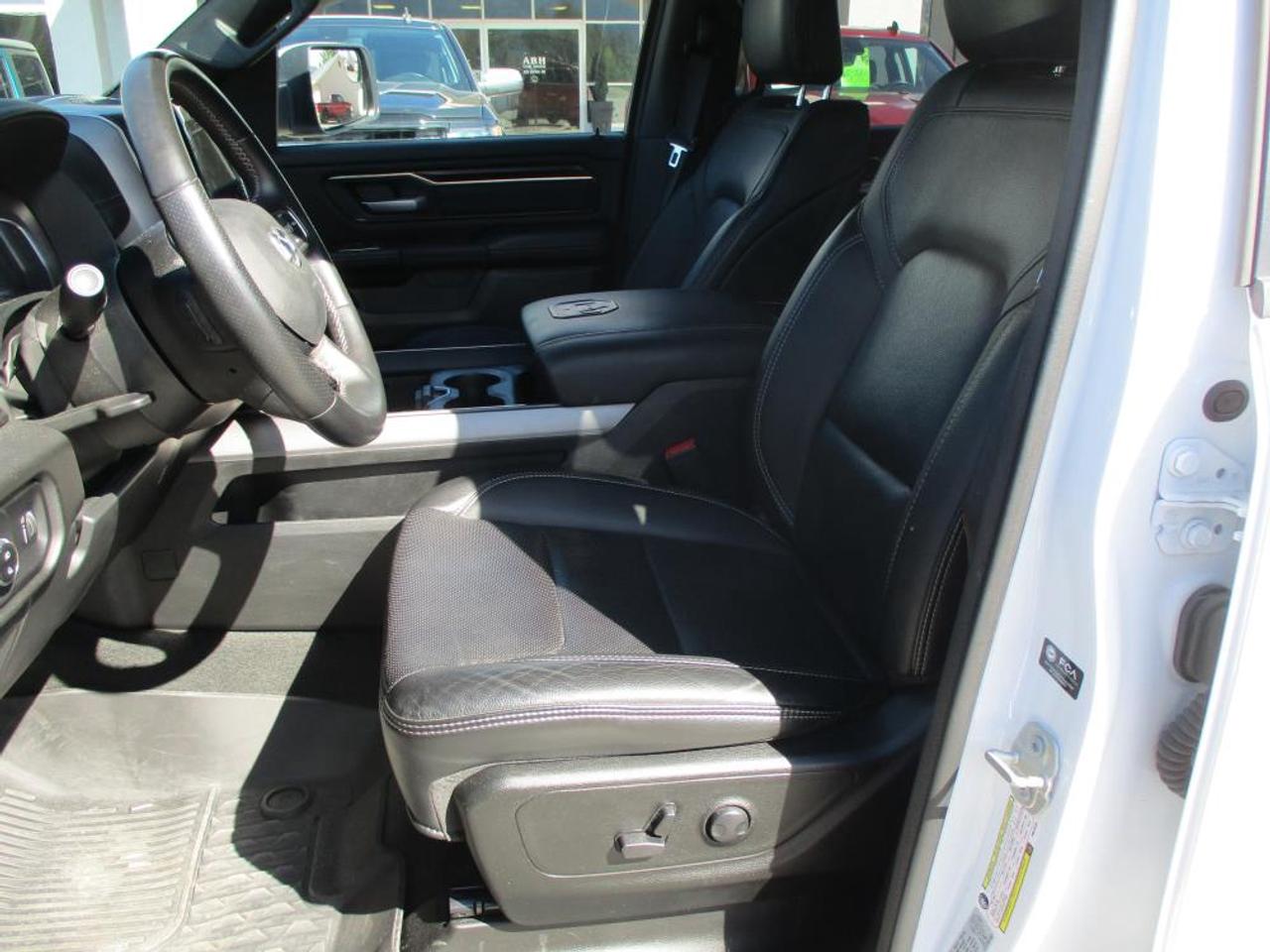 2023 RAM 1500 SPORT CREW CAB 4X4 Photo