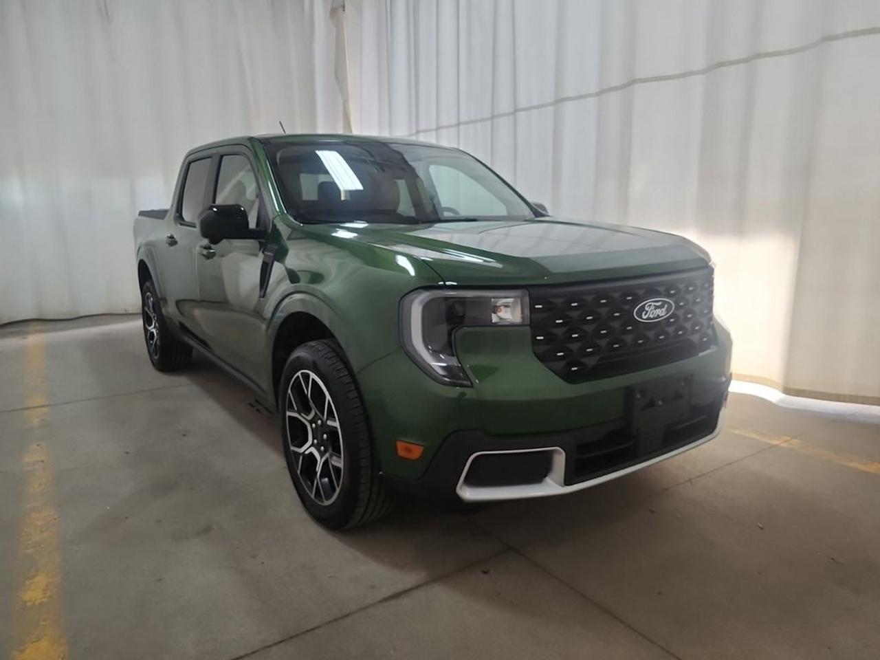 2025 Ford Maverick Lariat Photo1
