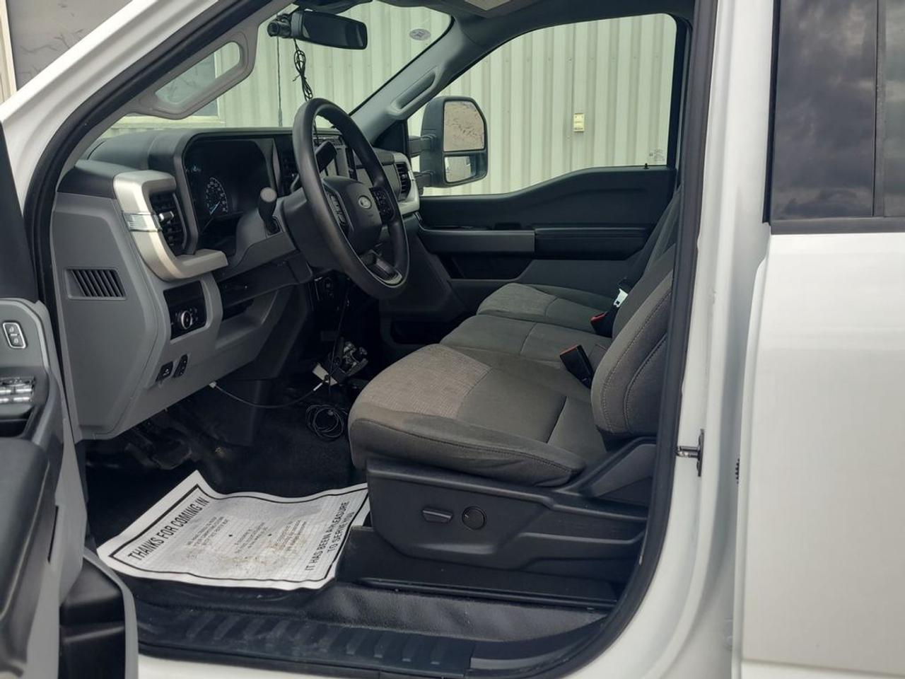 2024 Ford F-550 Super Duty DRW XLT Photo2