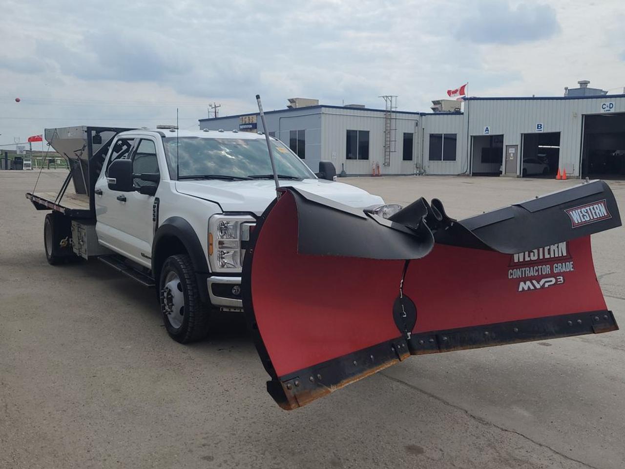 2024 Ford F-550 Super Duty DRW XLT Photo1