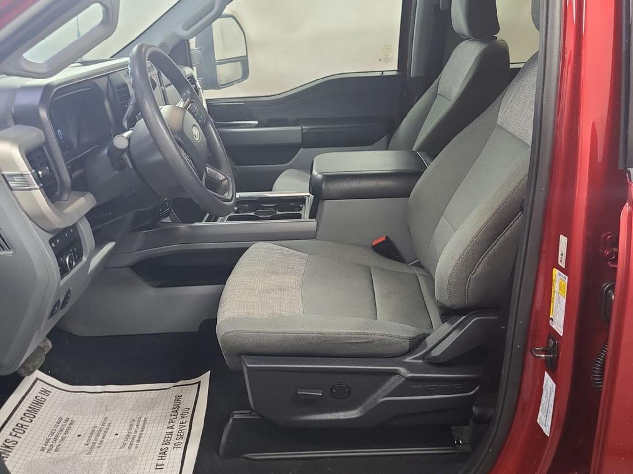 2024 Ford F-250 Super Duty SRW XLT Photo3