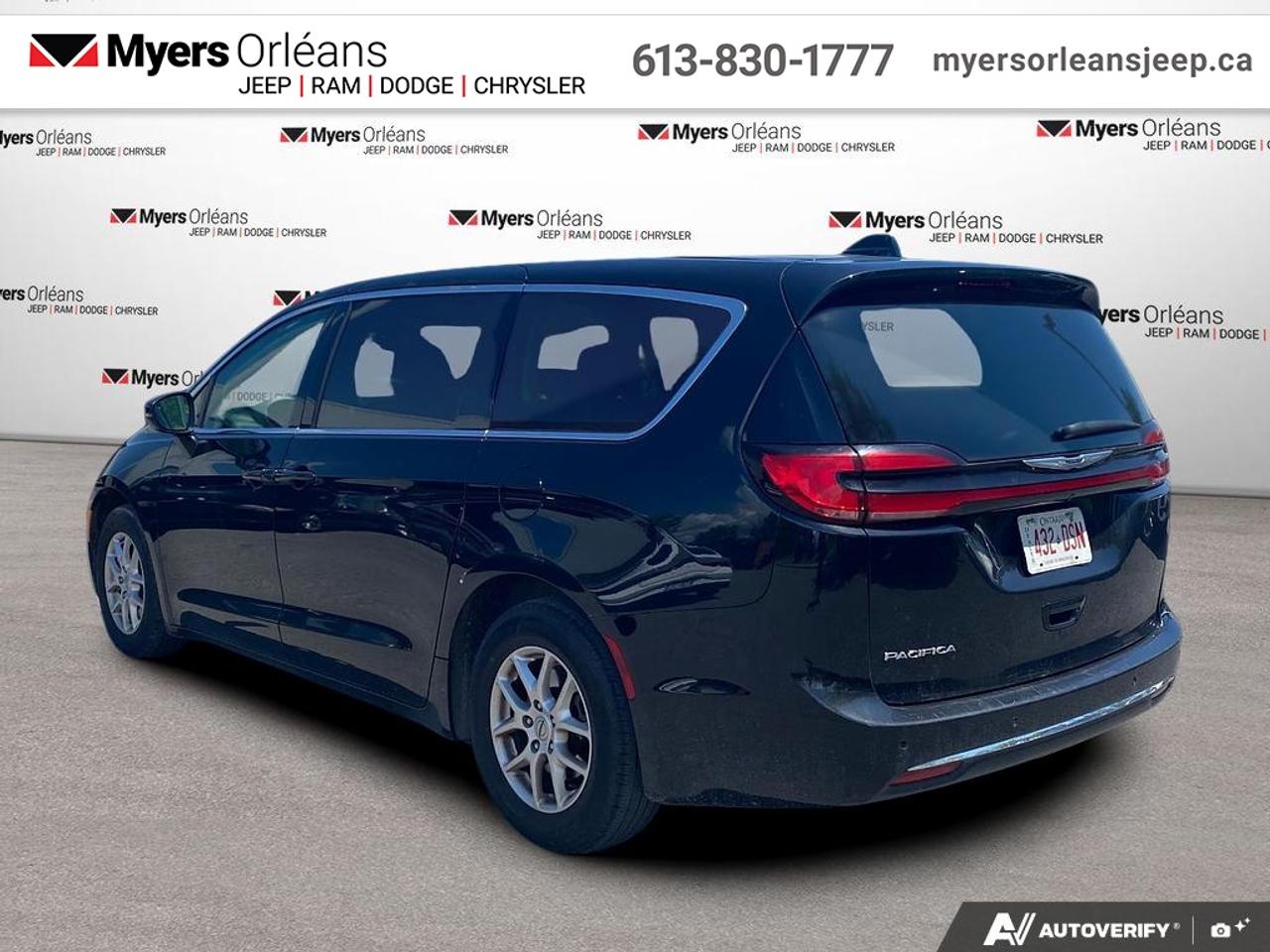 2023 Chrysler Pacifica Touring L   - Apple CarPlay Photo