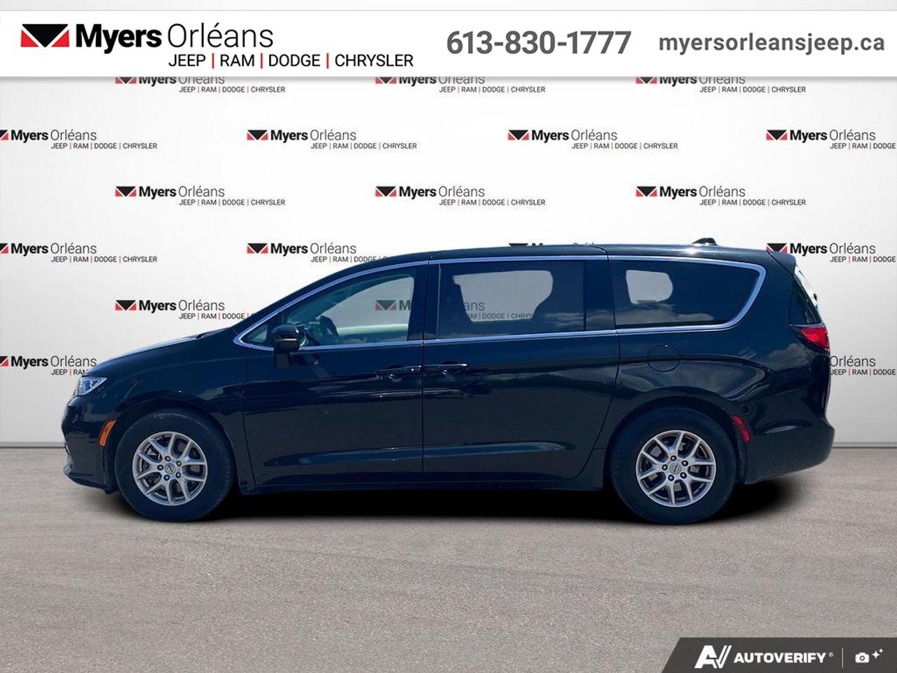 2023 Chrysler Pacifica Touring L   - Apple CarPlay Photo