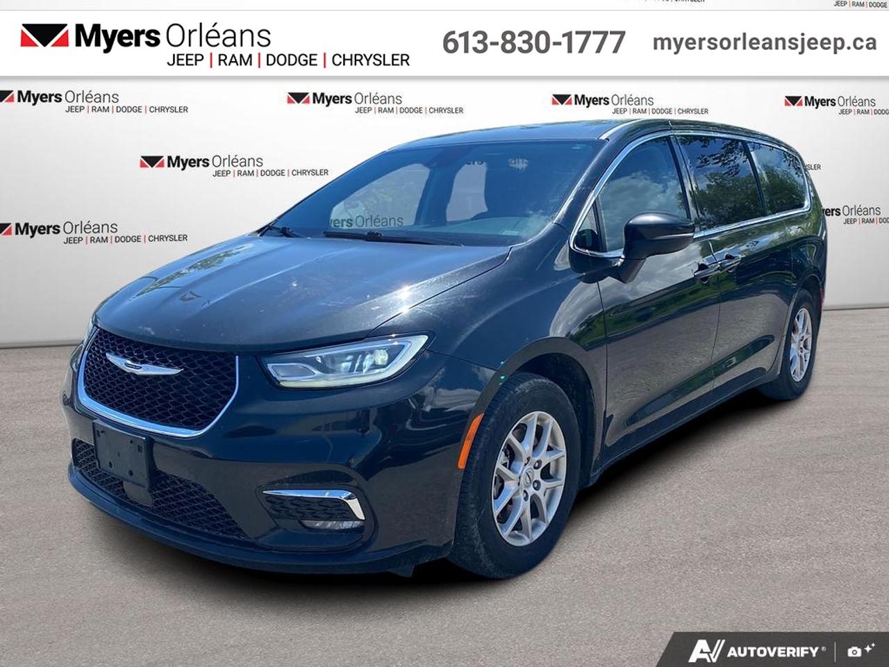 2023 Chrysler Pacifica Touring L   - Apple CarPlay Photo