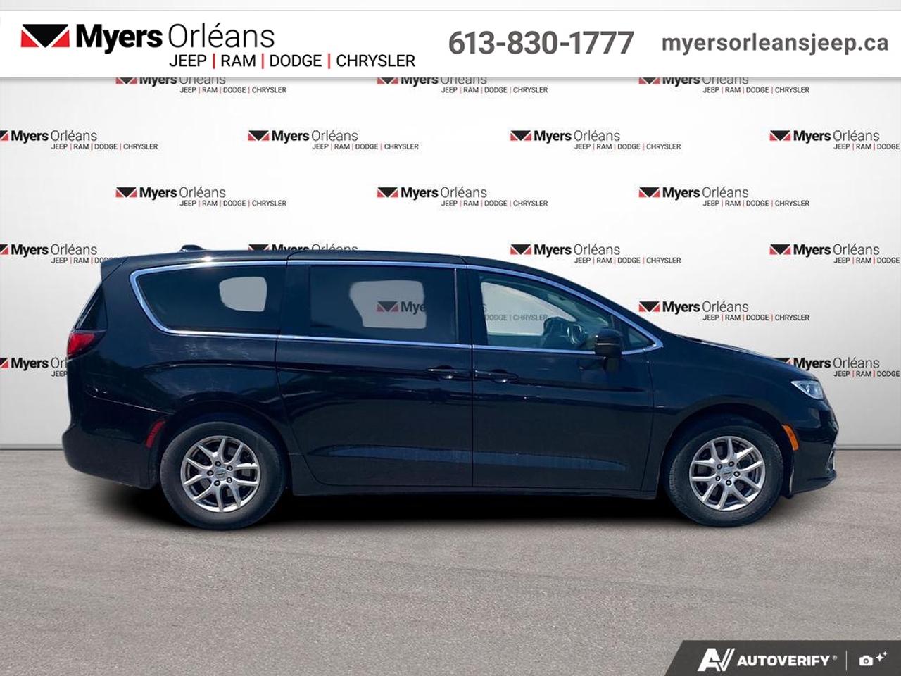 2023 Chrysler Pacifica Touring L   - Apple CarPlay Photo