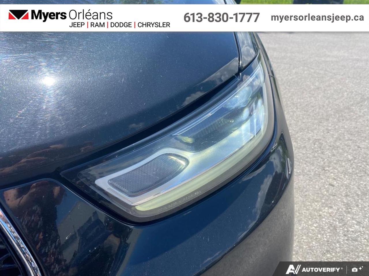 2023 Chrysler Pacifica Touring L   - Apple CarPlay Photo