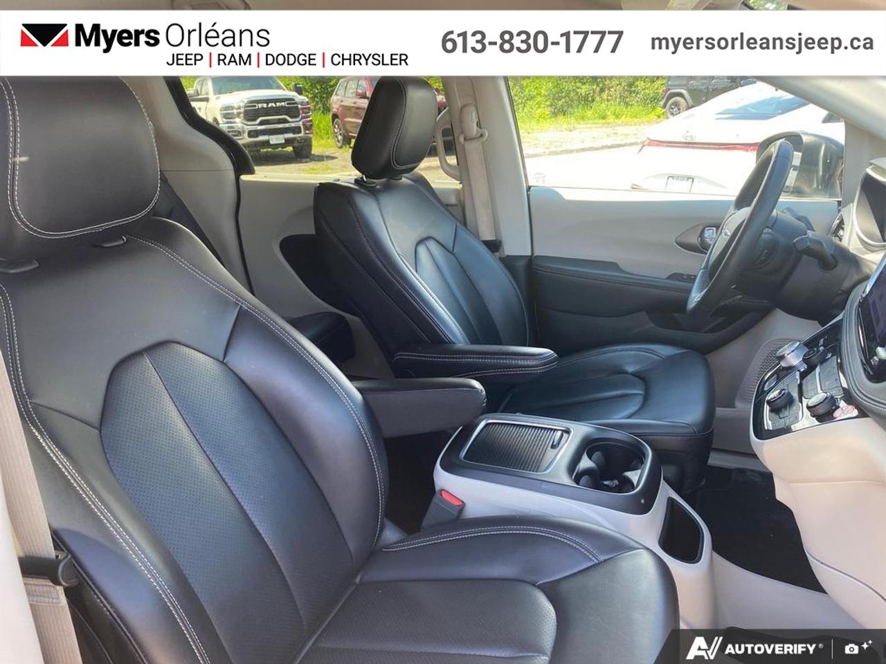 2023 Chrysler Pacifica Touring L   - Apple CarPlay Photo