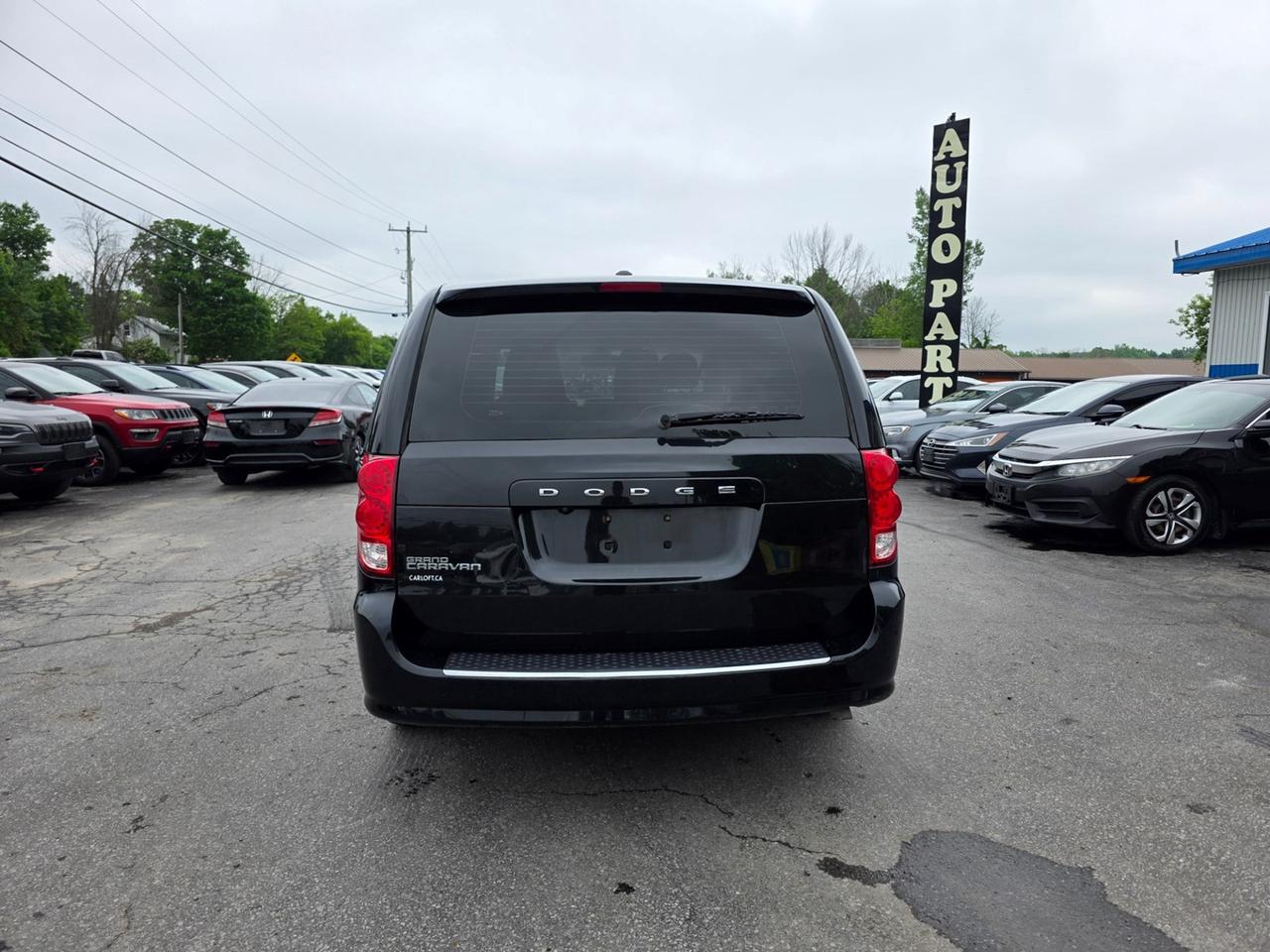 2019 Dodge Grand Caravan SE Photo3