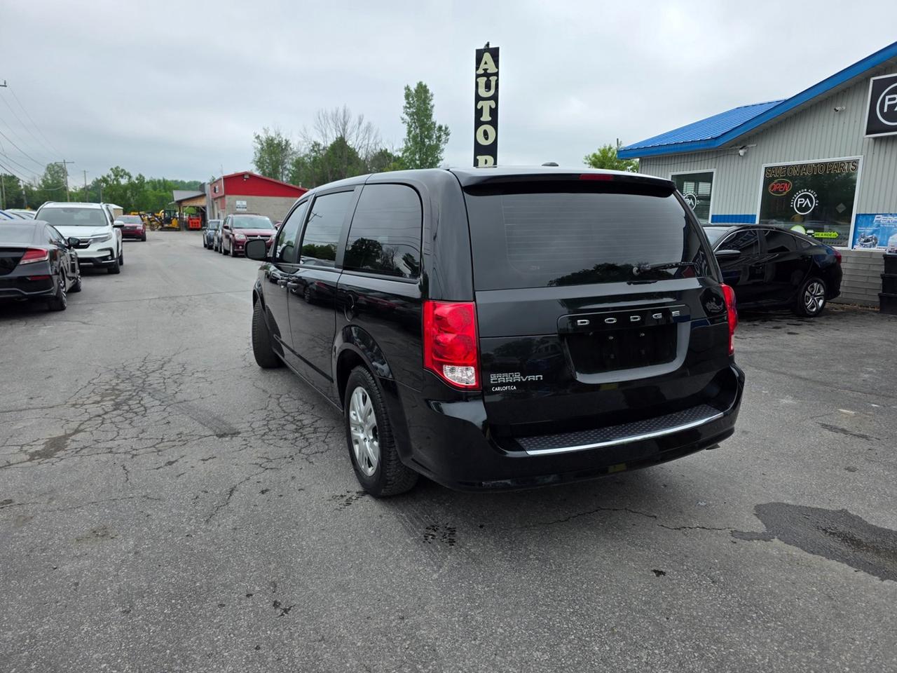 2019 Dodge Grand Caravan SE Photo