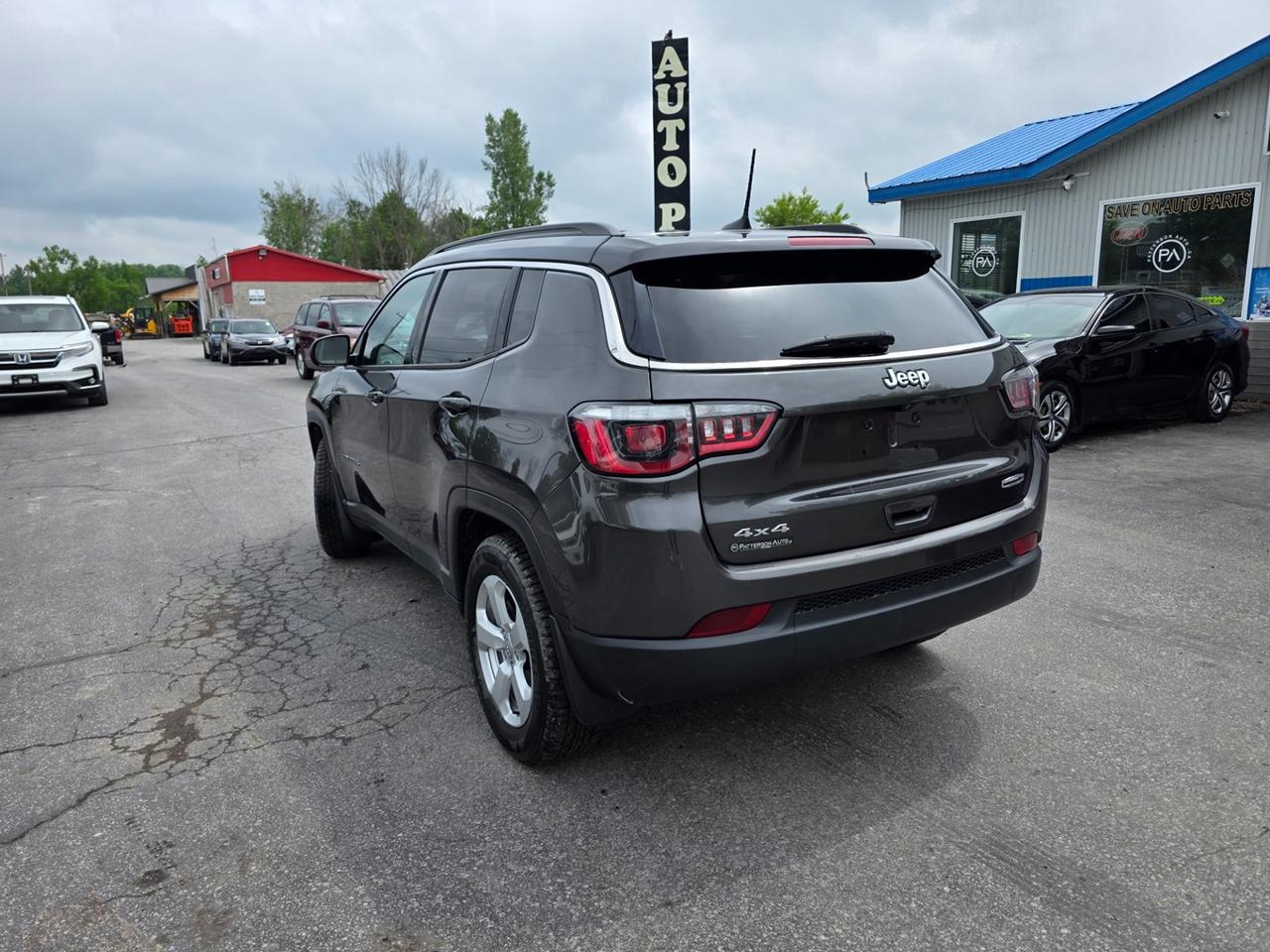 2018 Jeep Compass Latitude Photo2