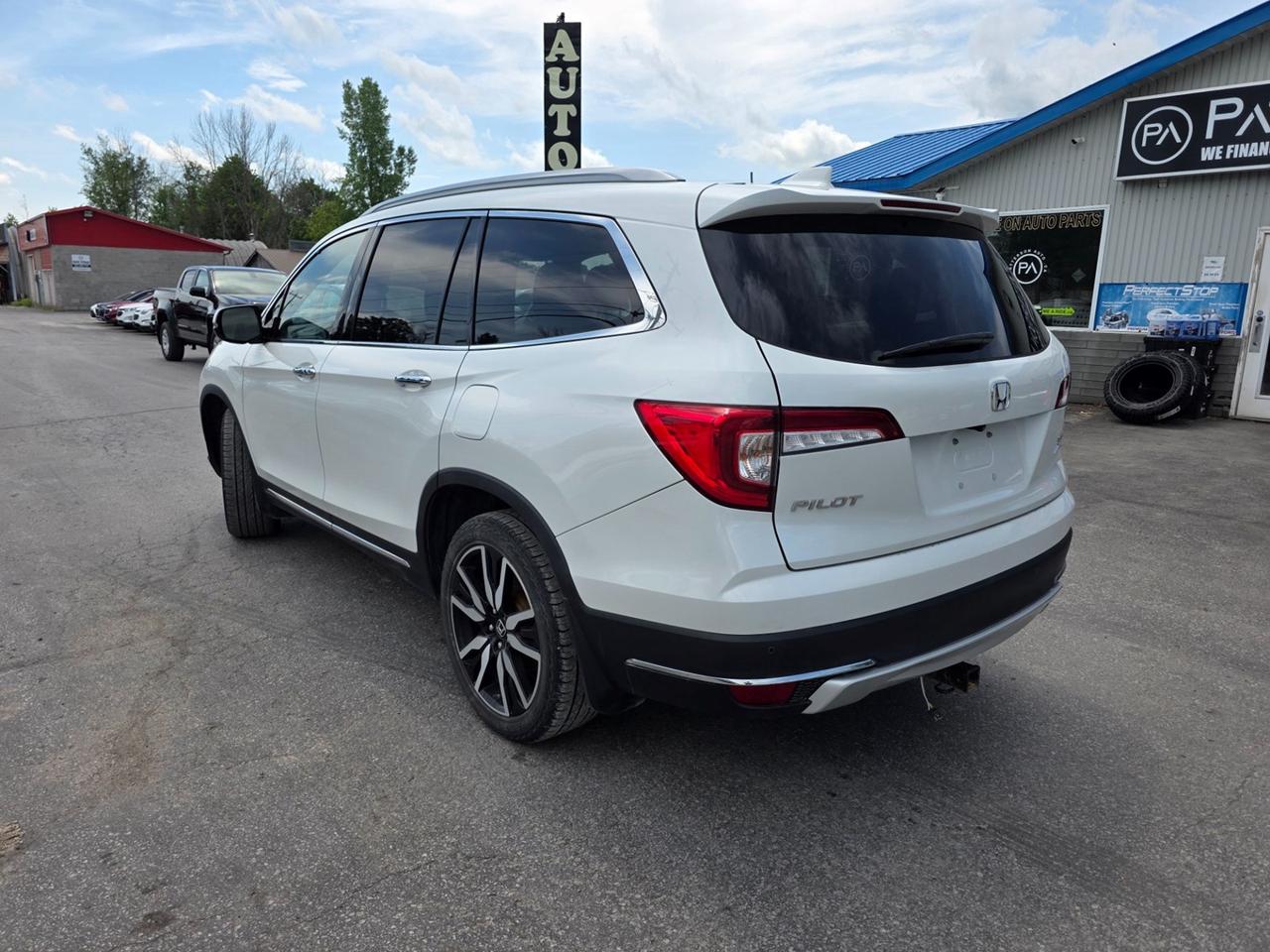 2020 Honda Pilot Touring Photo2