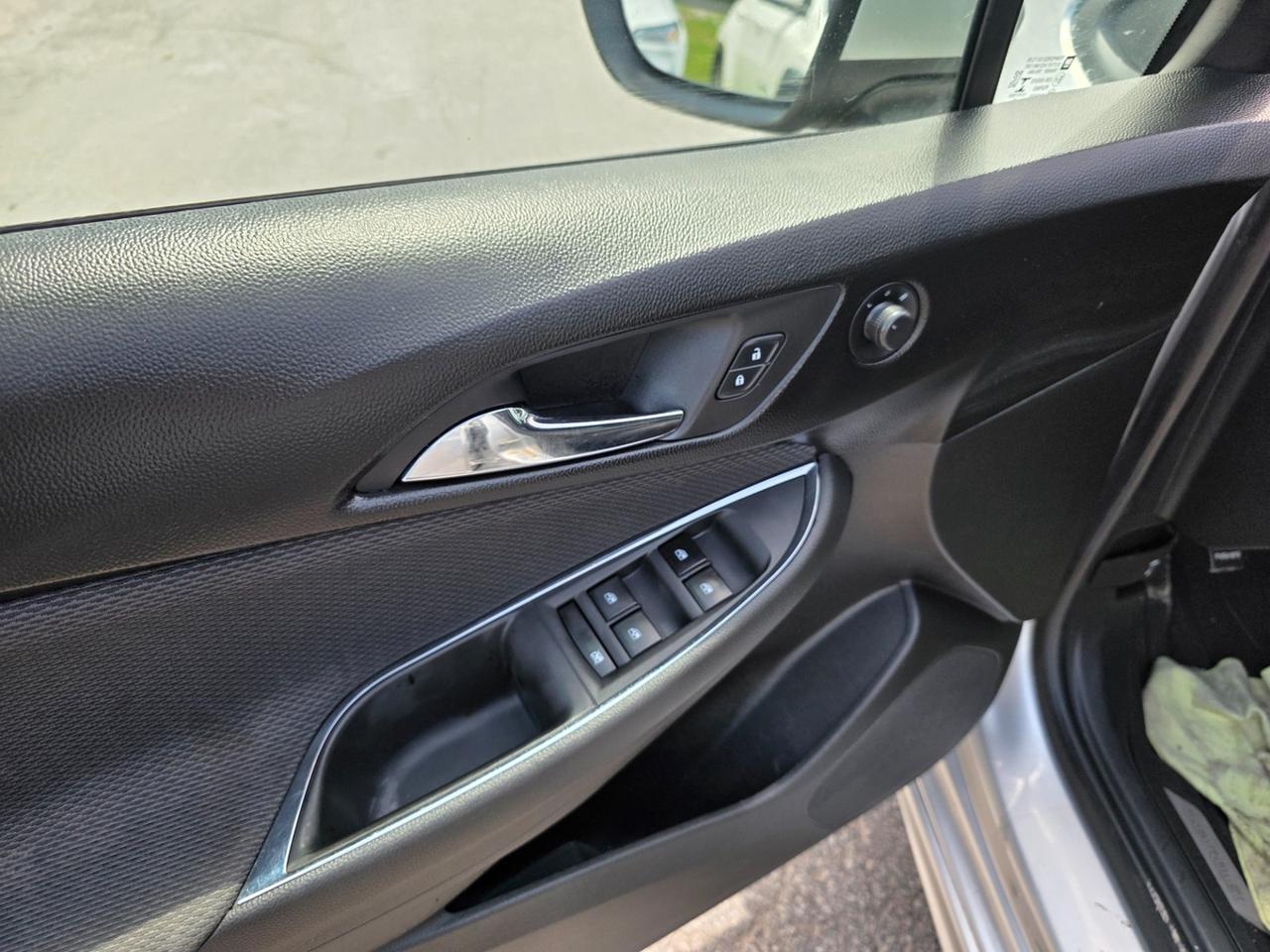 2019 Chevrolet Cruze LT Photo