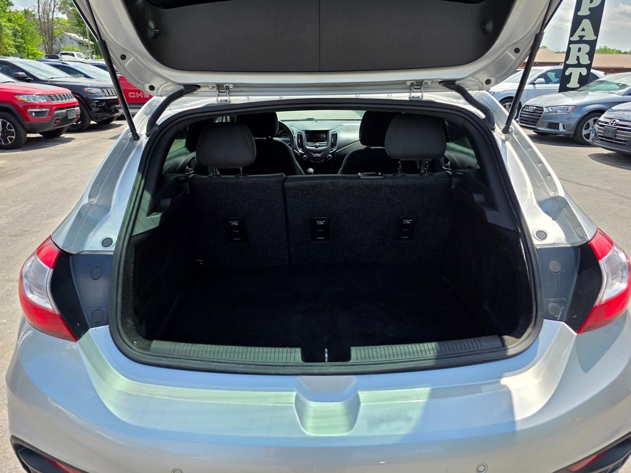 2019 Chevrolet Cruze LT Photo
