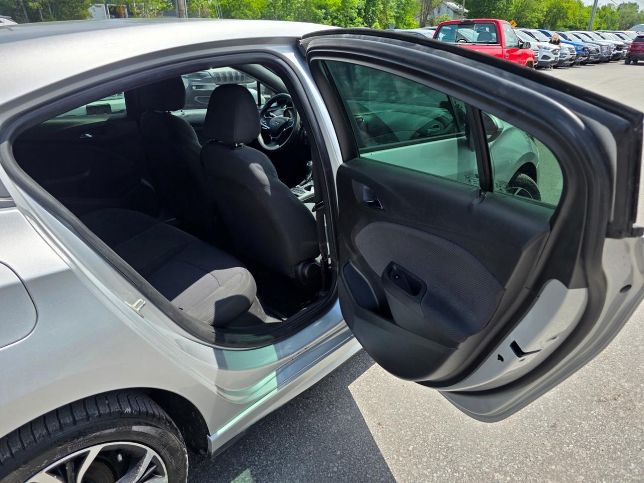2019 Chevrolet Cruze LT Photo