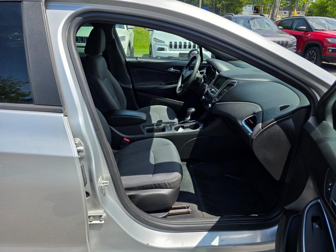 2019 Chevrolet Cruze LT Photo