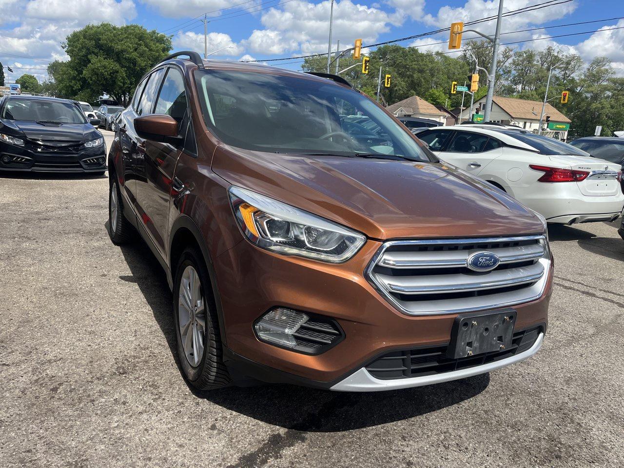 2017 Ford Escape SE Photo2