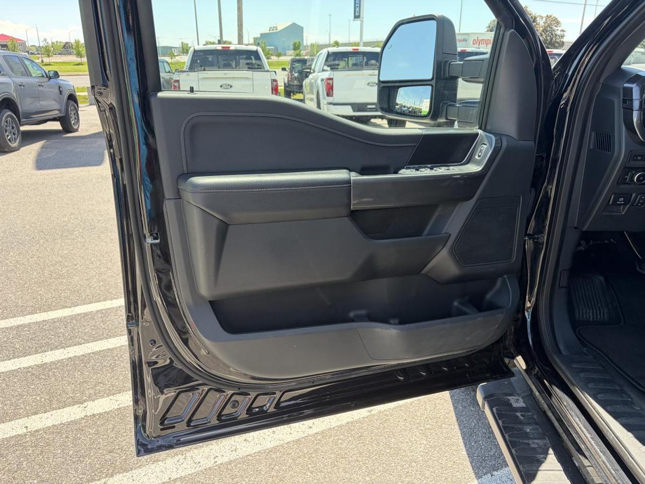 2023 Ford F-150 XLT Photo
