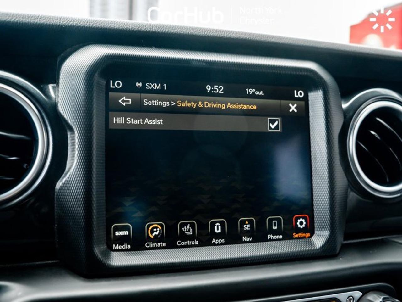 2022 Jeep Wrangler Unlimited Sahara Altitude Skyroof Cold Weather Group Navi Photo